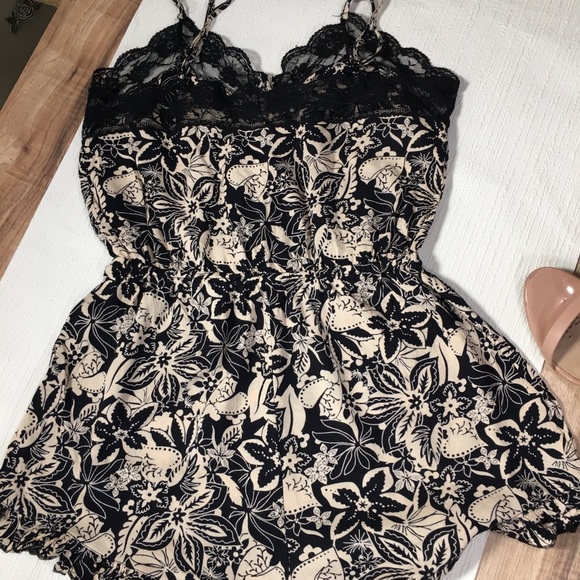 Lace Trim Romper - Black and Cream - Picture 2 of 8